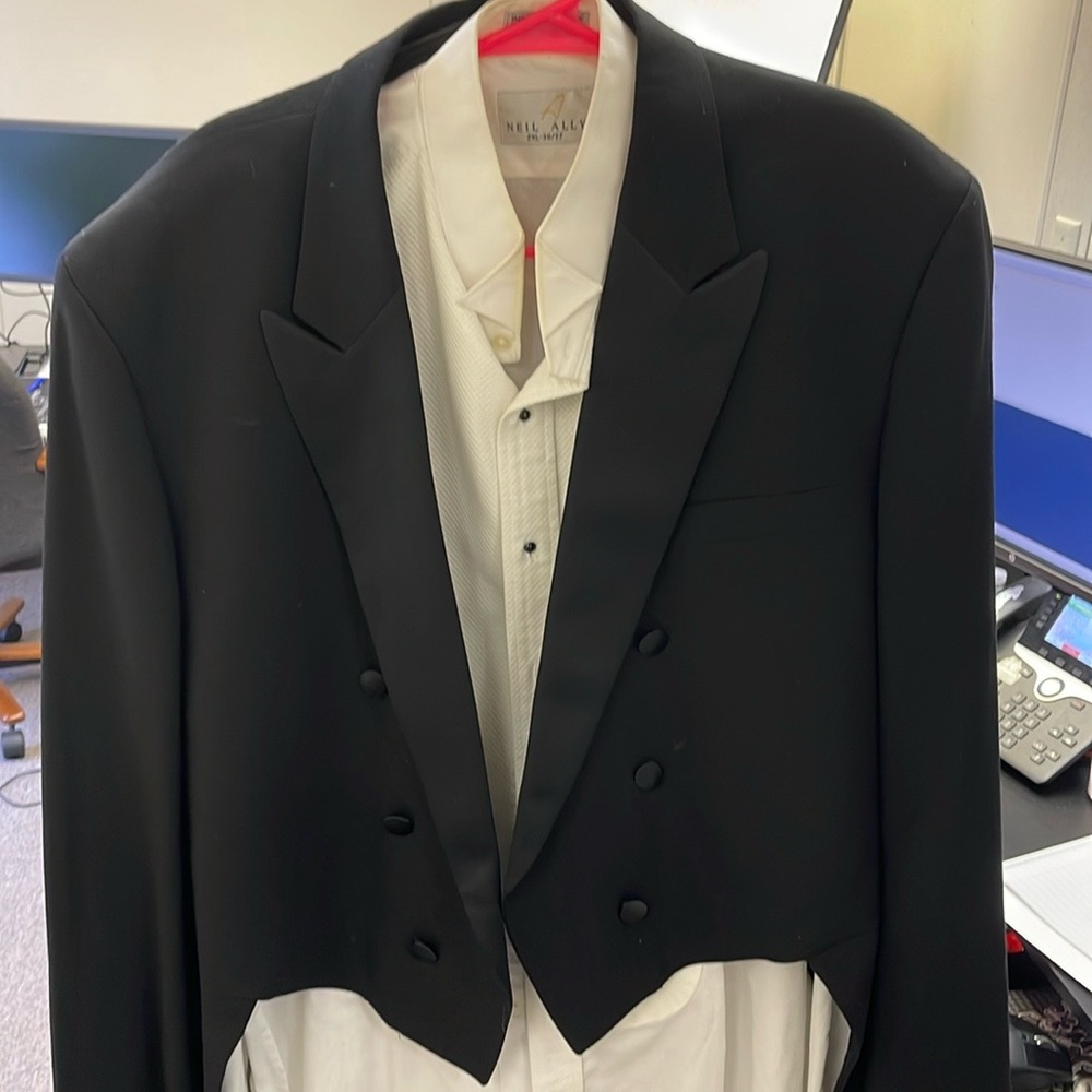 MEN’S 2XL NEIL ALLYN FULL TUXEDO JACKET WITH TAIL, USED GOOD CONDITION
